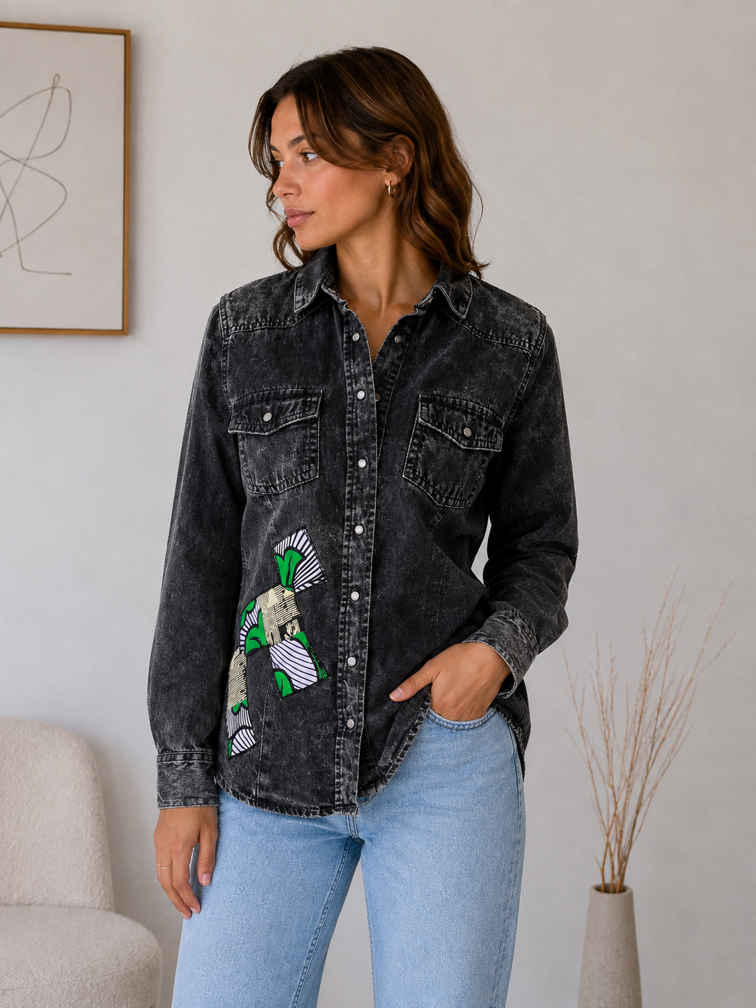 Chemise en jean noir effet délavé customisée – Taille 40
