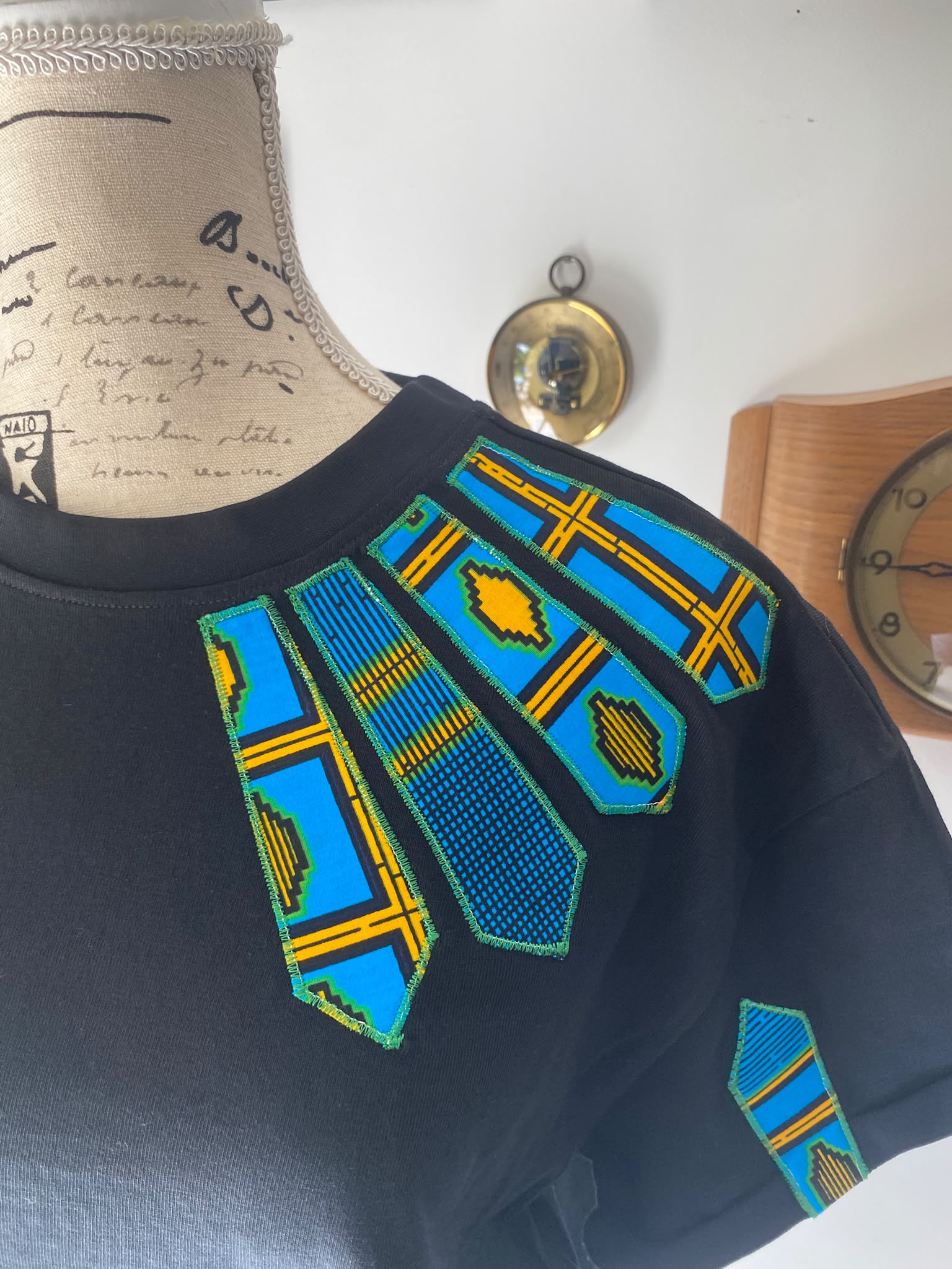 T-shirt noir customisé – Taille M Oversize – Image 2