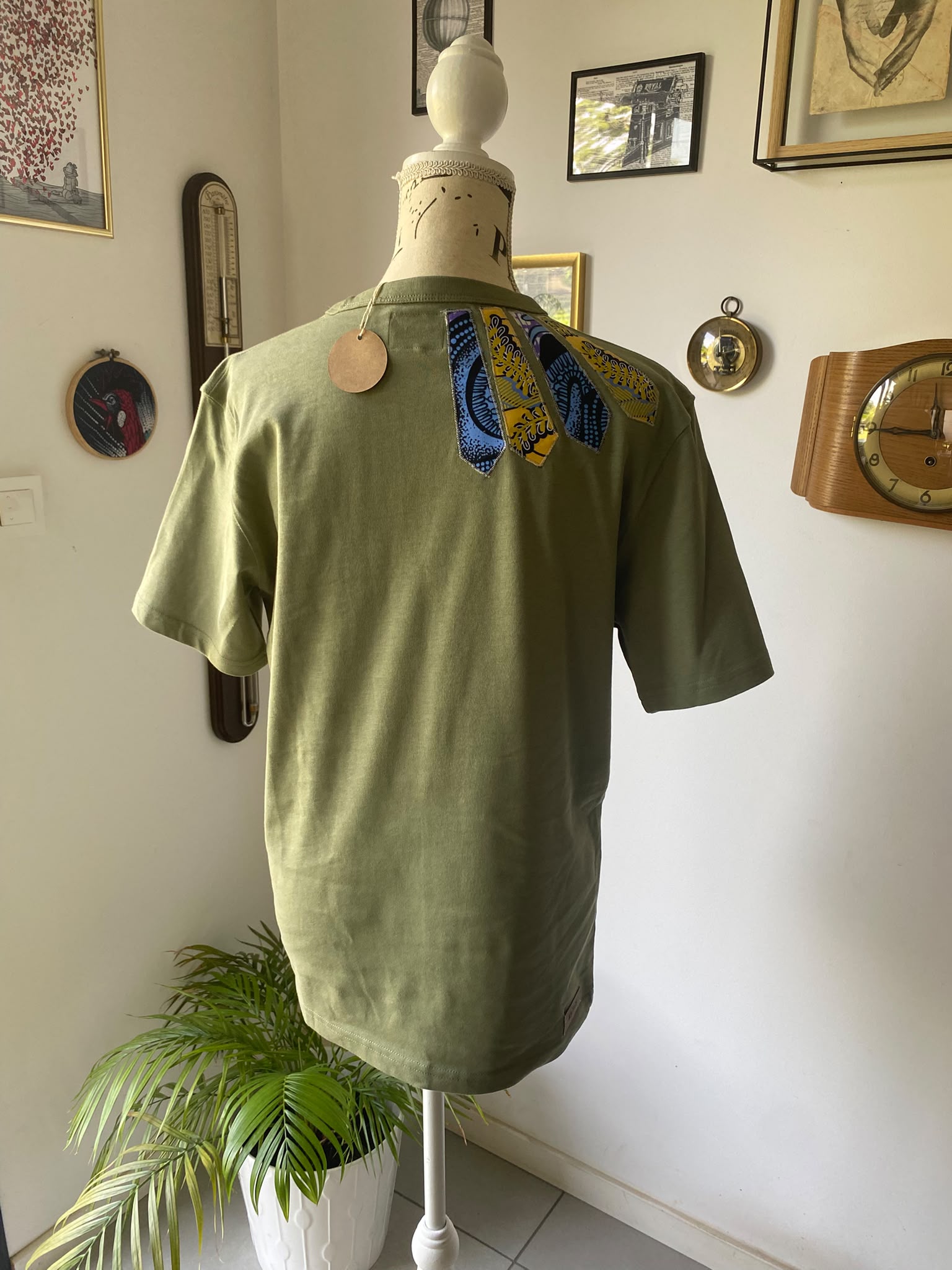 T-shirt kaki customisé – Taille S – Image 5