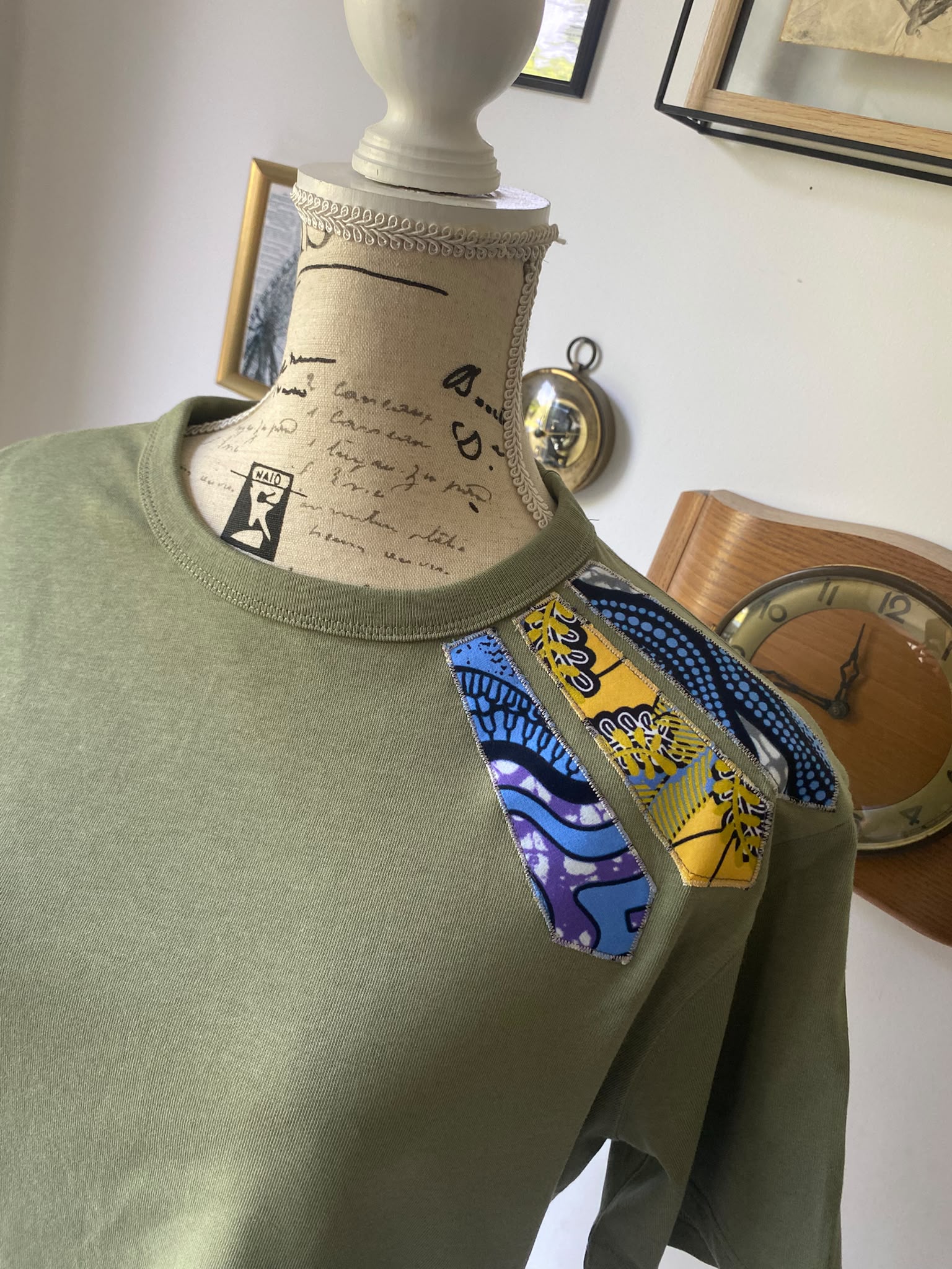 T-shirt kaki customisé – Taille S – Image 8