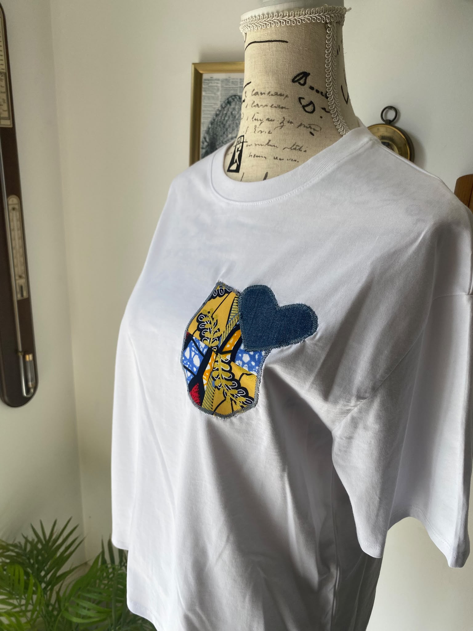 T-shirt blanc « Cœur vitrail » — Taille M/L – Image 5