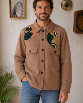 Veste beige à l’aspect feutré customisée en wax – Taille M