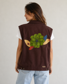 Veste sans manches en daim customisée – Taille L