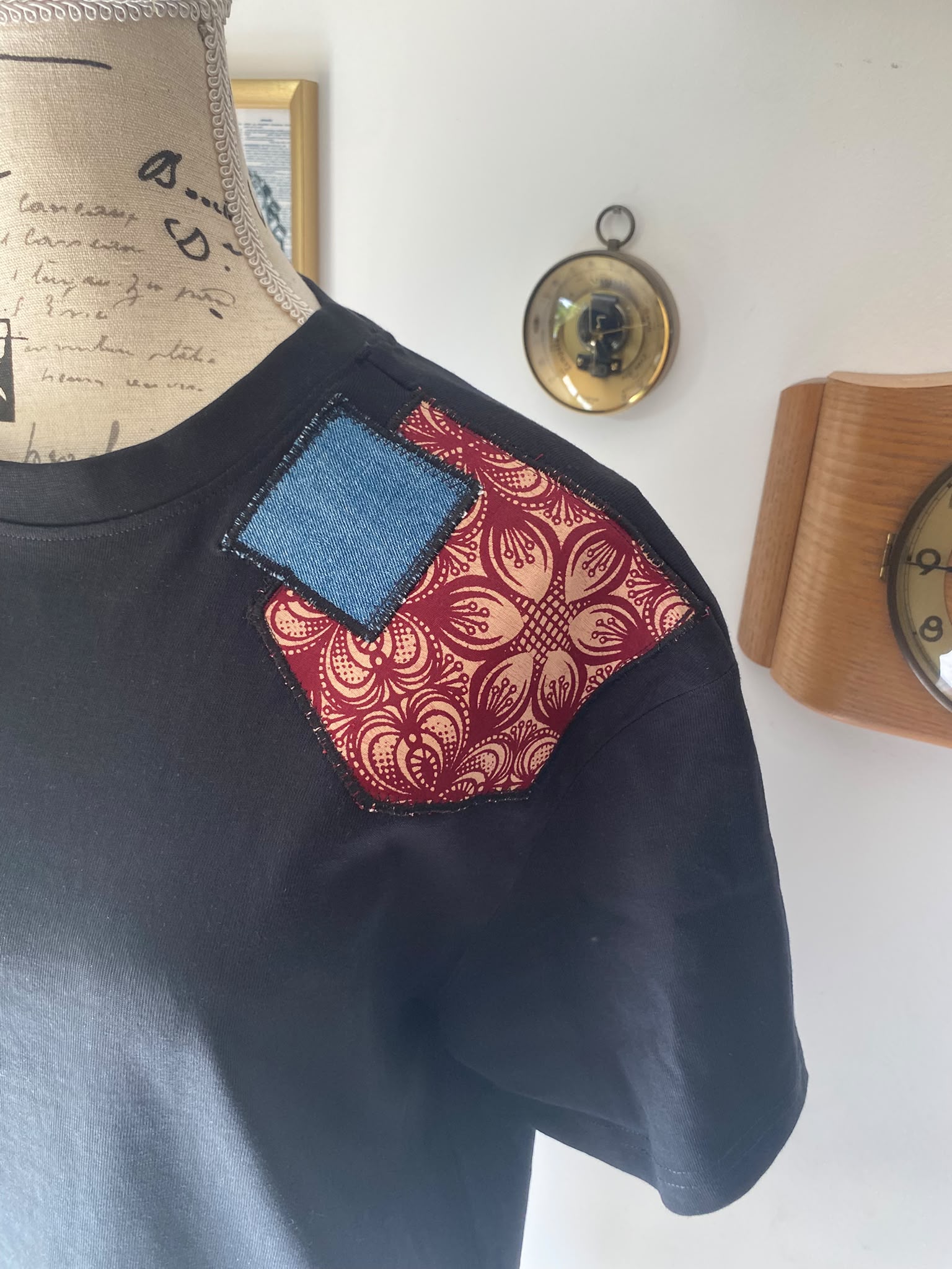 T-shirt noir oversize customisé wax & jean – Taille S – Image 4