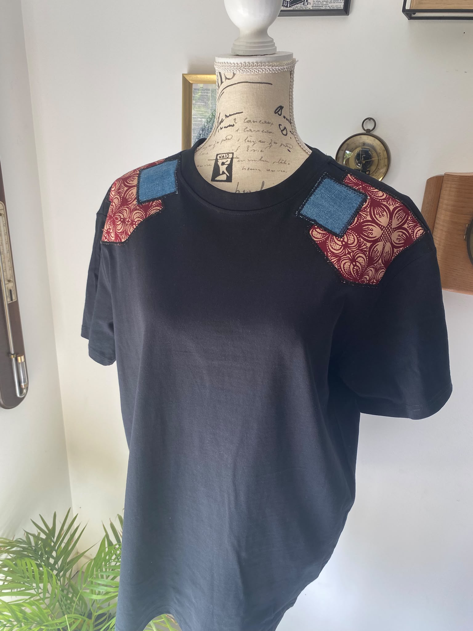 T-shirt noir oversize customisé wax & jean – Taille S – Image 2