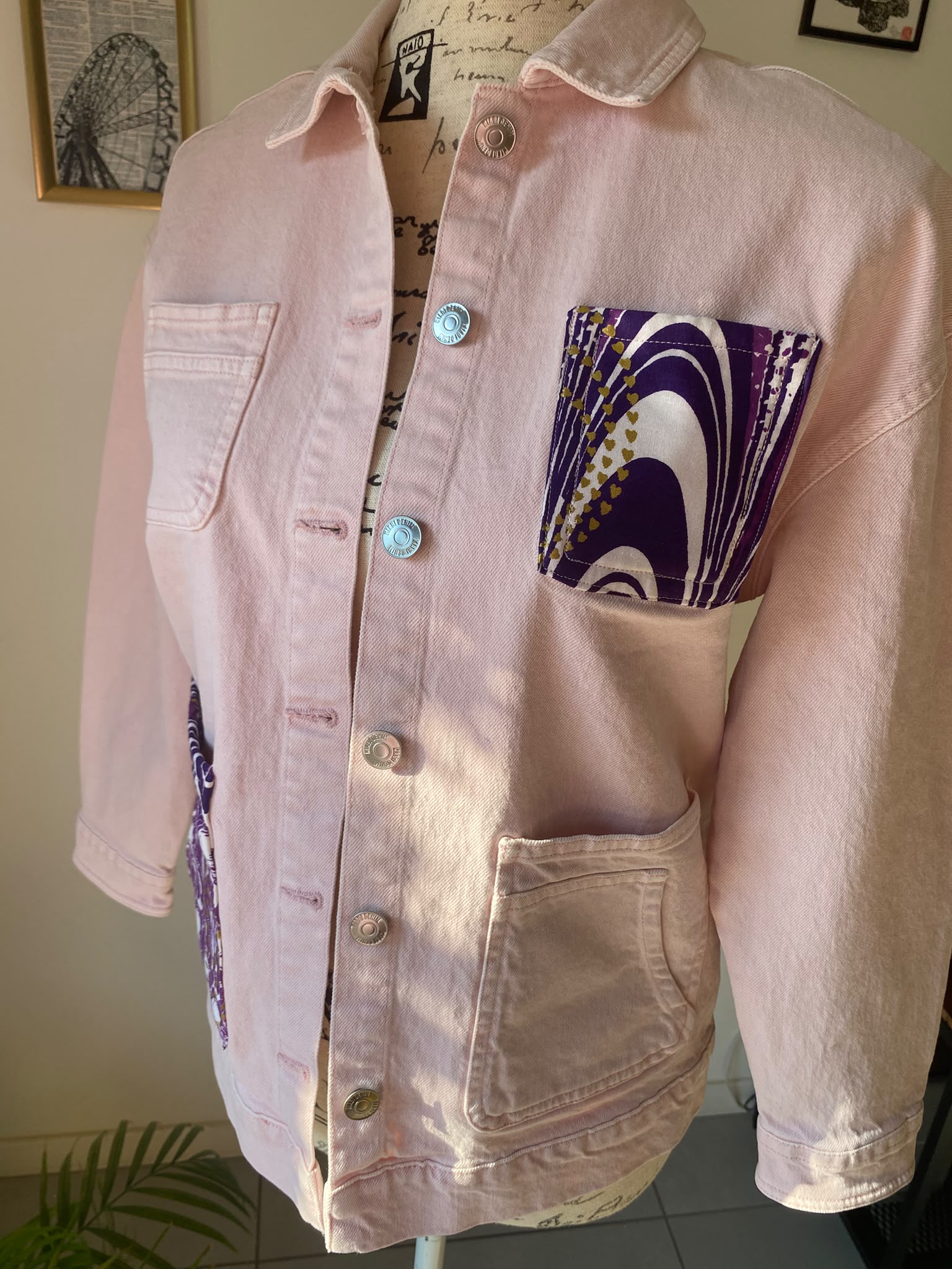 Veste en jean rose customisée en wax – Taille 12 ans – Image 5