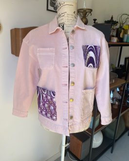 Veste en jean rose customisée en wax – Taille 12 ans