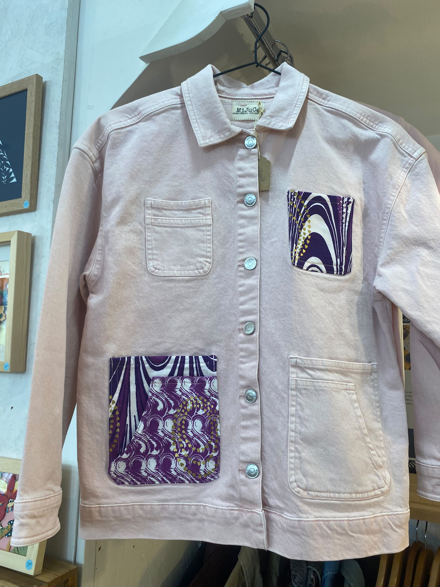 Veste en jean rose customisée en wax – Taille 12 ans – Image 6