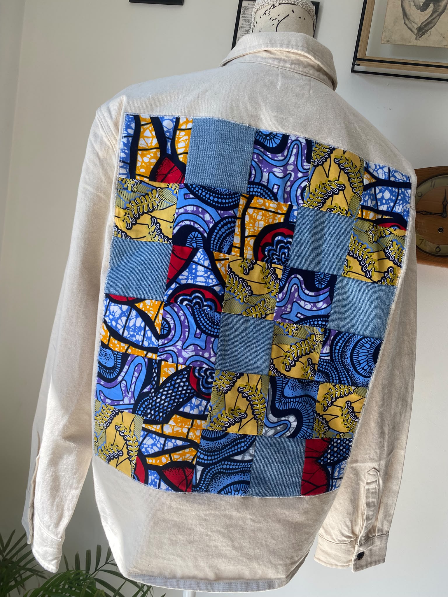 Veste en jean beige customisée wax & denim – Taille L – Image 6