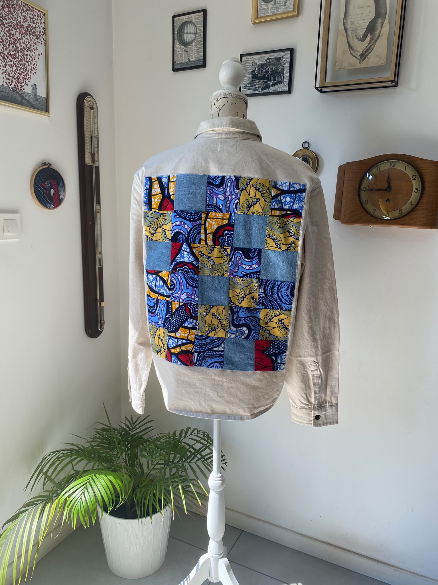Veste en jean beige customisée wax & denim – Taille L – Image 5