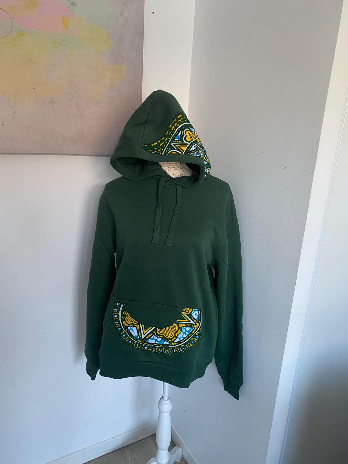 Sweat à capuche vert customisé en wax - taille M – Image 3