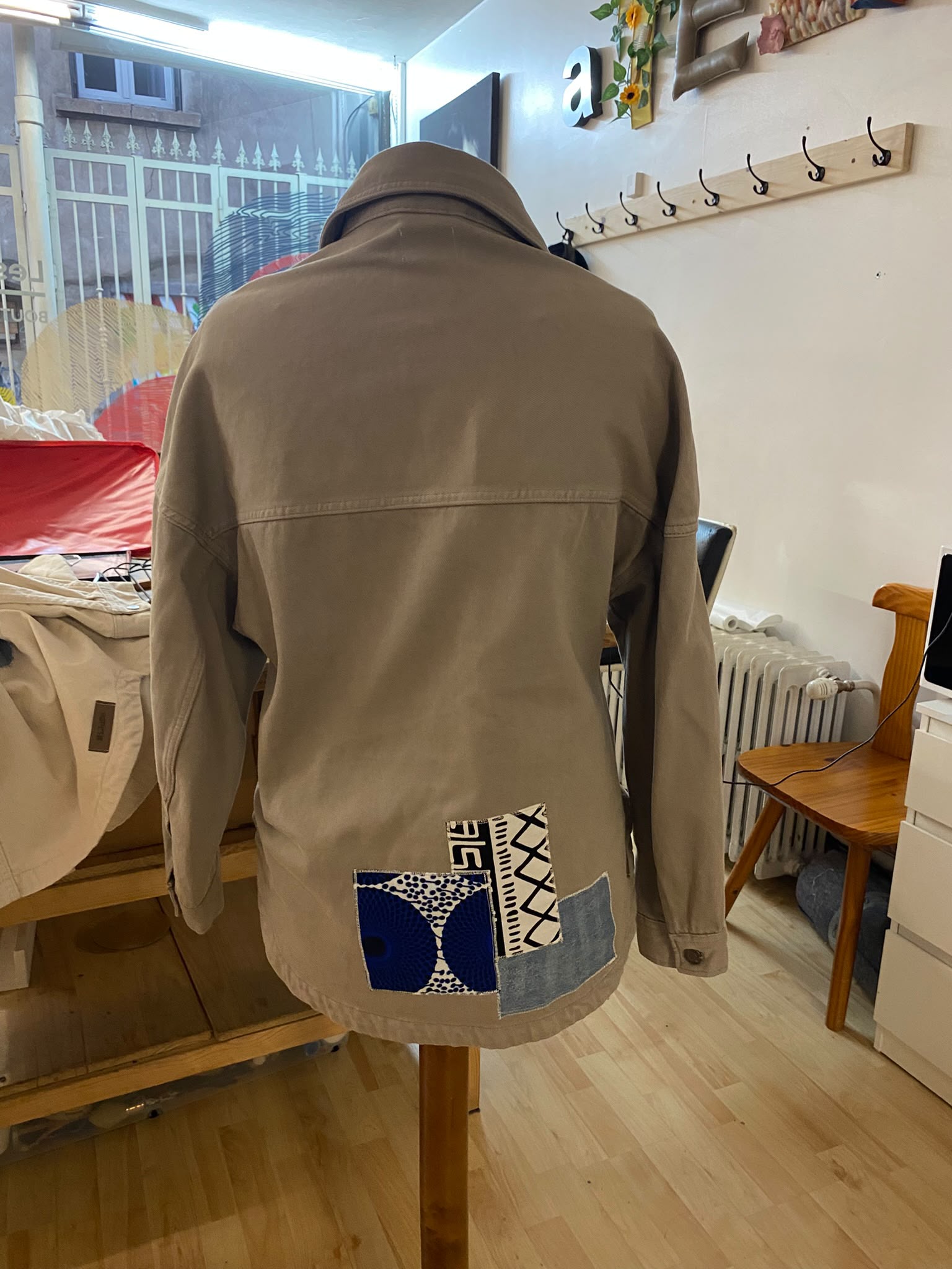 Veste en jeans gris clair - Taille M/L - pièce unique – Image 3
