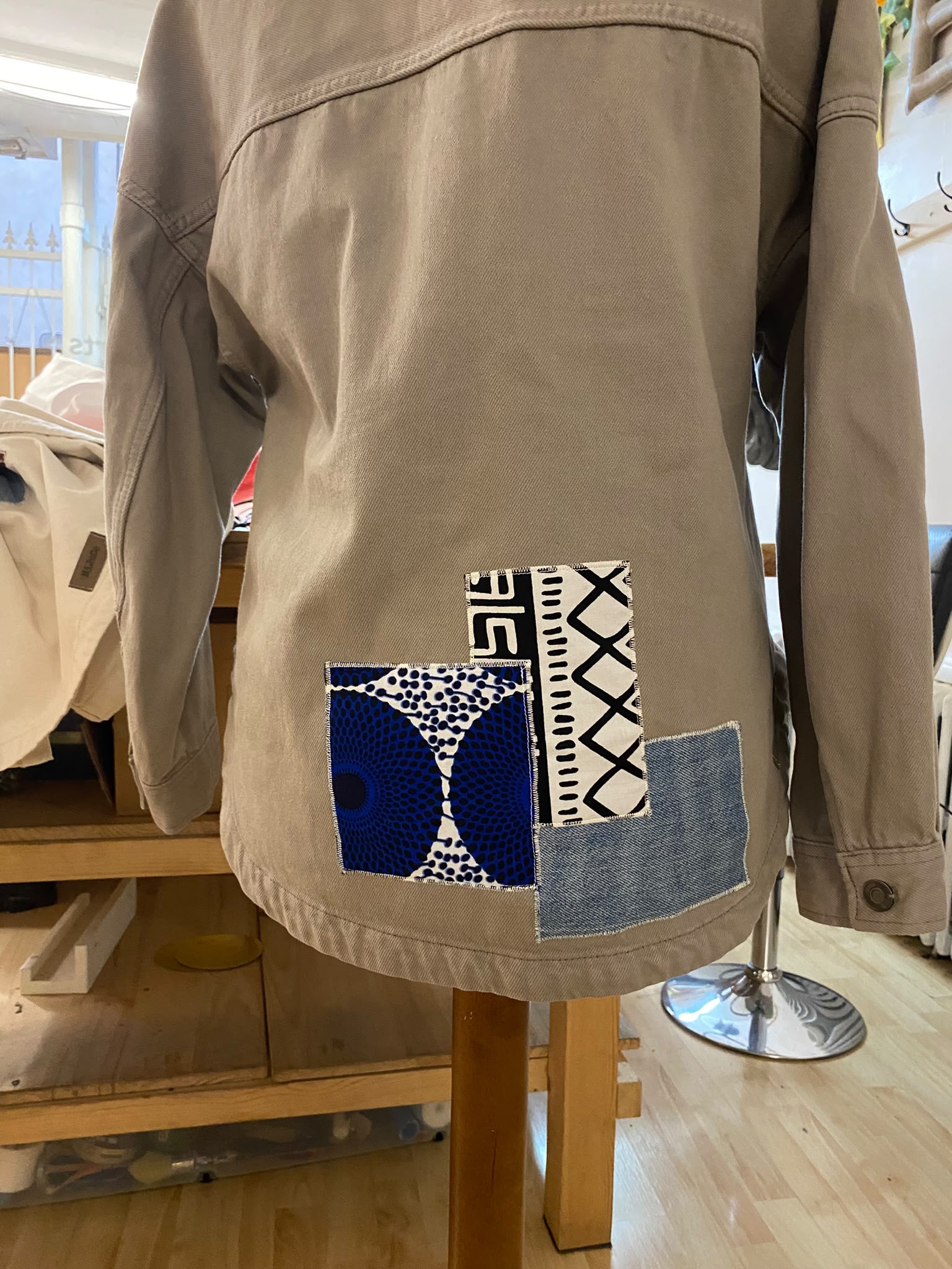 Veste en jeans gris clair - Taille M/L - pièce unique – Image 4