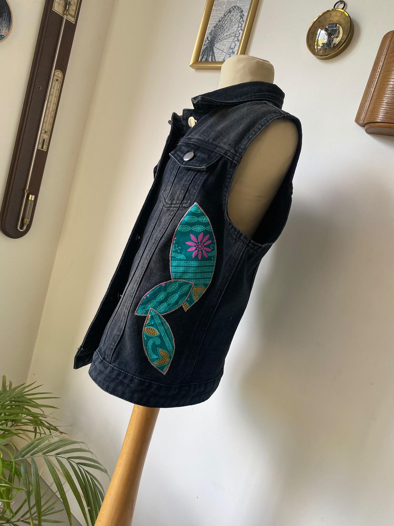 Veste en jean sans manches - Taille XS/S – Pièce unique MiJuCé – Image 3
