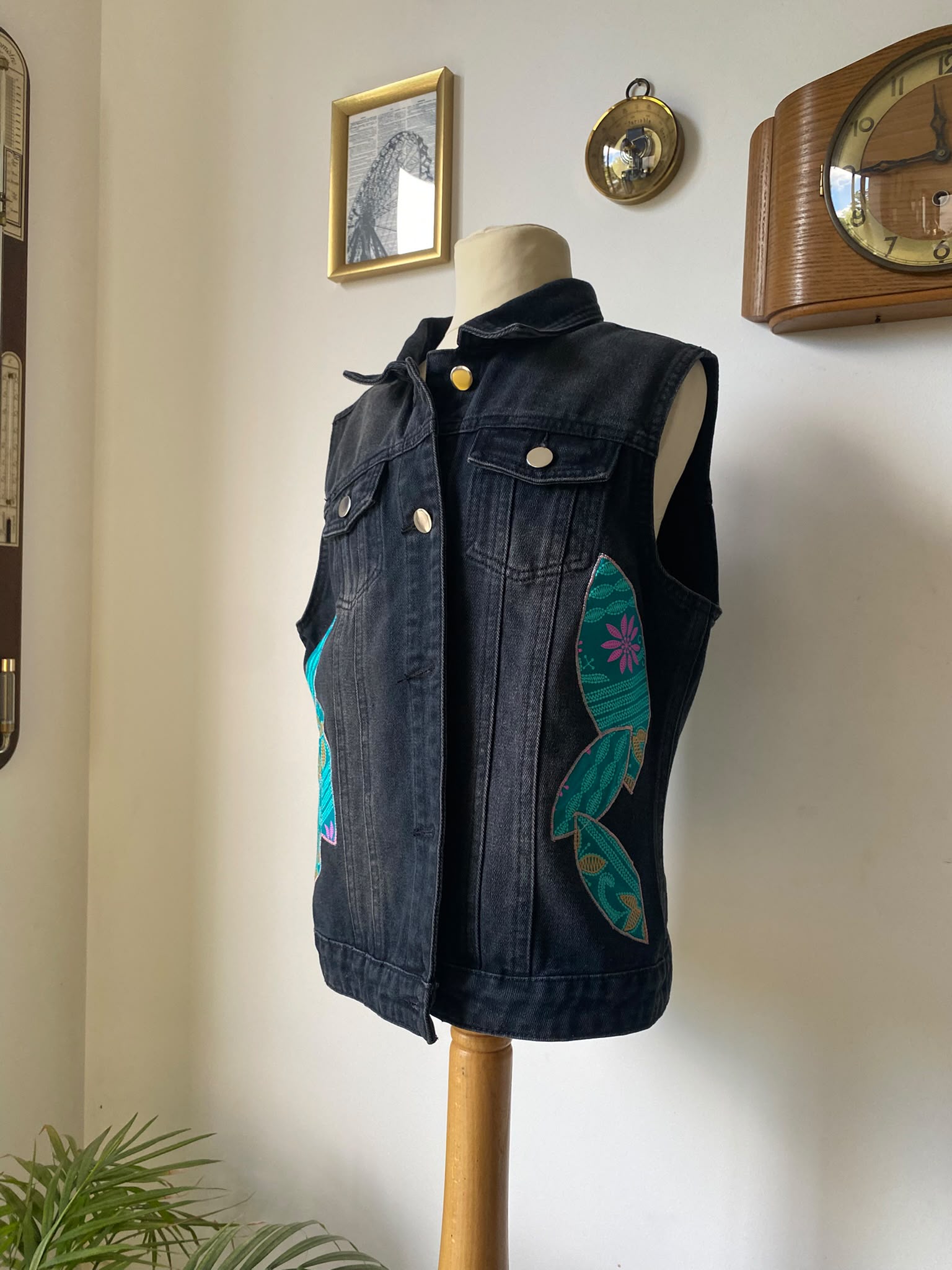Veste en jean sans manches - Taille XS/S – Pièce unique MiJuCé – Image 6